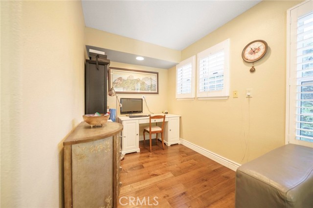 Detail Gallery Image 17 of 32 For 18741 Hillsboro Rd, Northridge,  CA 91326 - 5 Beds | 6/1 Baths
