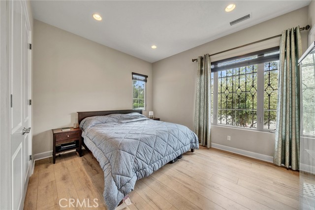 17 Lowland, Irvine CA: https://media.crmls.org/medias/49bd047a-bee7-47dc-88e4-21de71a84c44.jpg