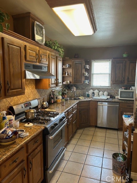 Detail Gallery Image 4 of 9 For 2416 W 80th St, Inglewood,  CA 90305 - 3 Beds | 2 Baths