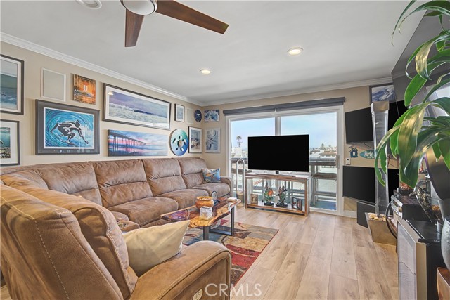 Detail Gallery Image 2 of 30 For 15 15th #22,  Hermosa Beach,  CA 90254 - 2 Beds | 2 Baths