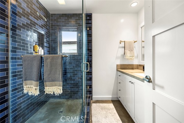 Detail Gallery Image 23 of 45 For 235 Canal St, Newport Beach,  CA 92663 - 4 Beds | 3/1 Baths