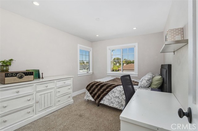 1405 Lakeside Lane, Huntington Beach CA: https://media.crmls.org/medias/49beb0d5-47ed-46be-9689-efd407b31aff.jpg