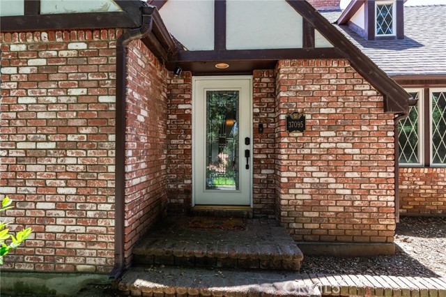 Detail Gallery Image 4 of 46 For 37095 Oak View Rd, Yucaipa,  CA 92399 - 4 Beds | 2/2 Baths