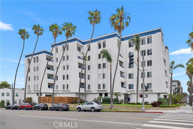 200 S. Catalina Ave, Redondo Beach CA: https://media.crmls.org/medias/49bf4037-5d16-4c46-978e-36fa67d9b4e5.jpg