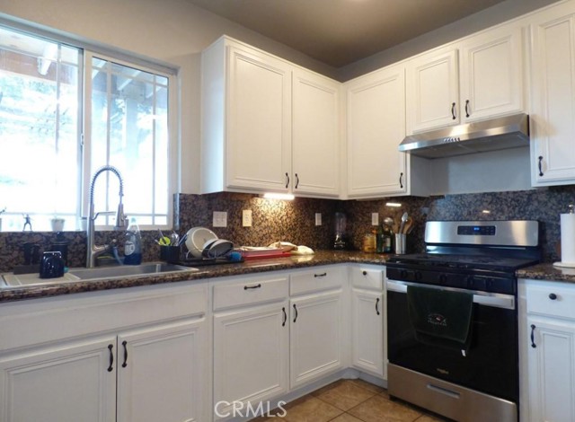 Detail Gallery Image 7 of 30 For 6279 Long Cove Dr, Fontana,  CA 92336 - 4 Beds | 2/1 Baths