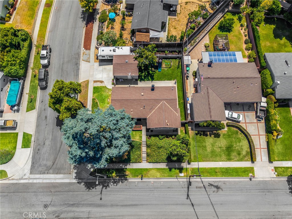 https://media.crmls.org/medias/49c10547-a293-4c9c-894a-e75c7026cf43.jpg?preset=X-Large
