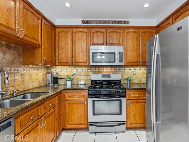 Detail Gallery Image 8 of 41 For 24637 Trevino Dr, Valencia,  CA 91355 - 3 Beds | 2/1 Baths