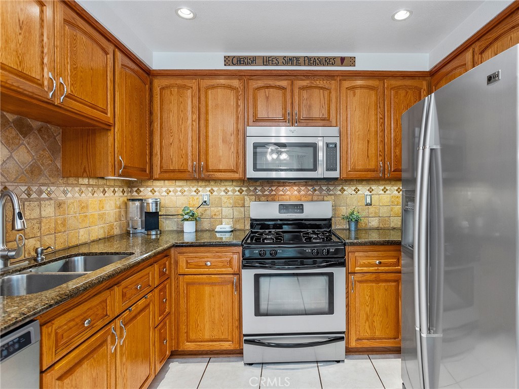 https://media.crmls.org/medias/49c12358-20ab-4d0f-a33f-b2fd7b2b086c.jpg?preset=X-Large
