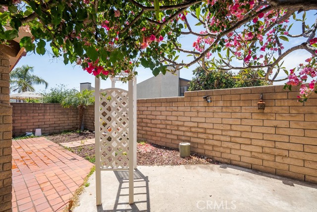 Detail Gallery Image 23 of 34 For 1432 E Foothill Bld, Glendora,  CA 91741 - 2 Beds | 2/1 Baths