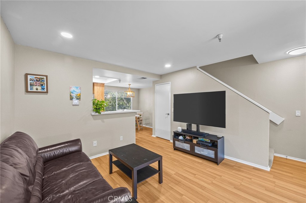 MLS #OC25246955 image #3