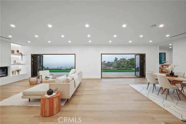 2115 E Santiago Street, Covina CA: https://media.crmls.org/medias/49c1bfd4-be49-4a16-8e0a-17f1227a6a97.jpg