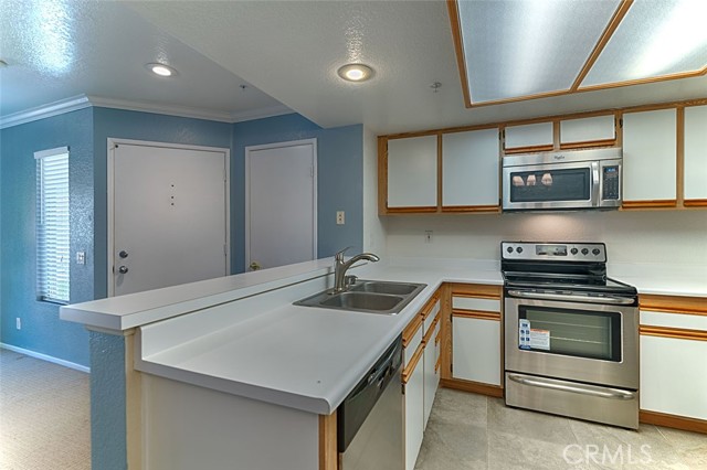 Detail Gallery Image 18 of 49 For 215 S Cross Creek Rd #E,  Orange,  CA 92869 - 1 Beds | 1 Baths