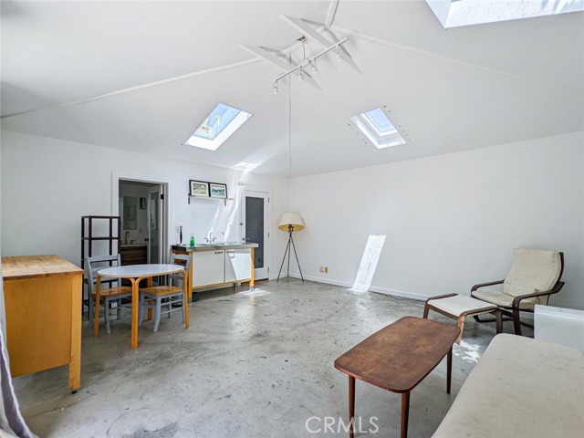 Detail Gallery Image 19 of 28 For 1113 Amoroso Pl, Venice,  CA 90291 - 2 Beds | 1 Baths