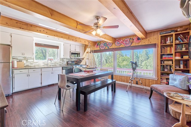 39676 Oak Glen Road, Fawnskin CA: https://media.crmls.org/medias/49c34203-144f-40e0-a86b-cade757cdb9d.jpg