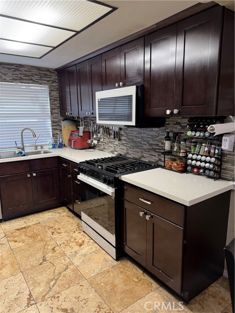 10031 Aspen Circle, Santa Fe Springs CA: https://media.crmls.org/medias/49c37930-138f-45be-a59a-eedd802d59ea.jpg
