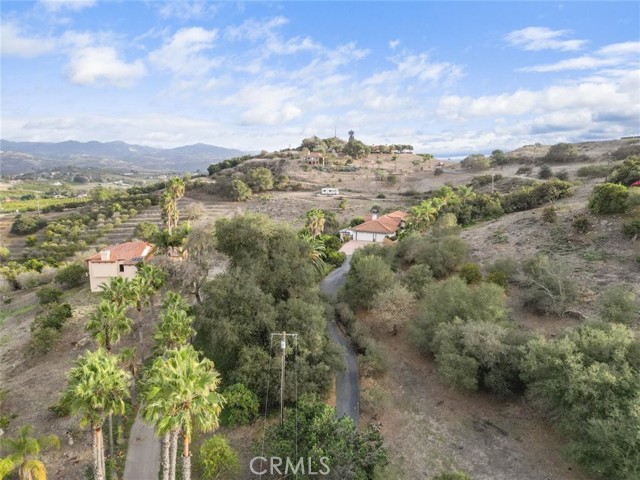 5088 San Jacinto Circle West, Fallbrook CA: https://media.crmls.org/medias/49c3a7eb-a62f-46be-a677-17649f01575f.jpg