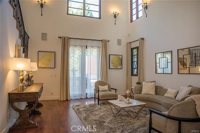 Detail Gallery Image 5 of 25 For 1805 Outpost Dr, Los Angeles,  CA 90068 - 5 Beds | 4/1 Baths