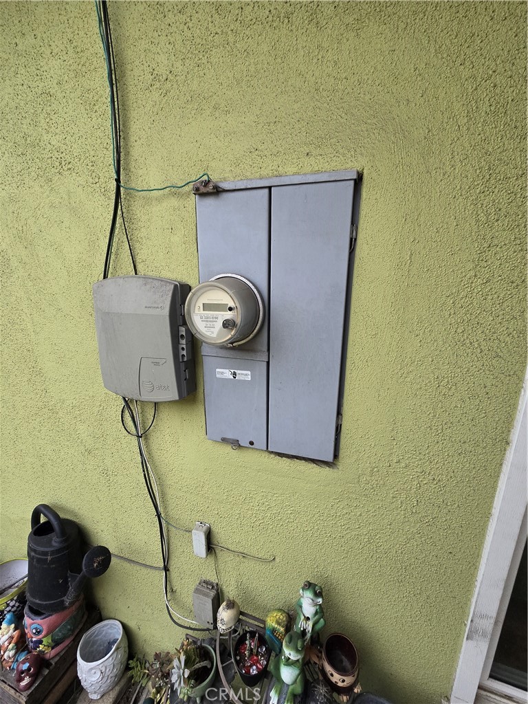 https://media.crmls.org/medias/49c43562-ac05-47fb-b06d-bc68dbed45ba.jpg?preset=X-Large