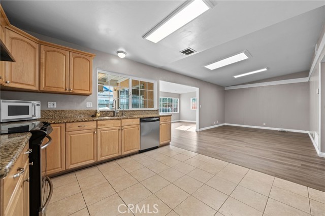 Detail Gallery Image 6 of 23 For 8220 Briarwood, Stanton,  CA 90680 - 3 Beds | 2 Baths