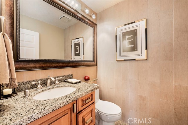 Detail Gallery Image 19 of 35 For 3811 E Livingston Dr #1,  Long Beach,  CA 90803 - 3 Beds | 2/1 Baths