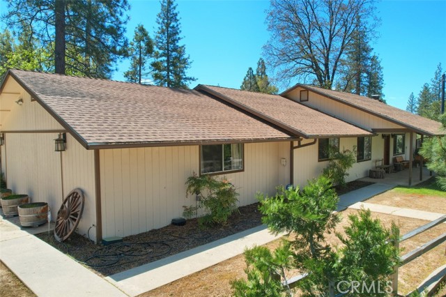 50986 Road 632, Oakhurst CA: https://media.crmls.org/medias/49c6bf7d-8ef9-43f9-9fc1-1c3b20726eb5.jpg