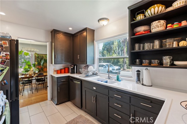 1105 W Highland Avenue, Redlands CA: https://media.crmls.org/medias/49c7733c-e8bf-4da8-8826-24aba3b286b8.jpg