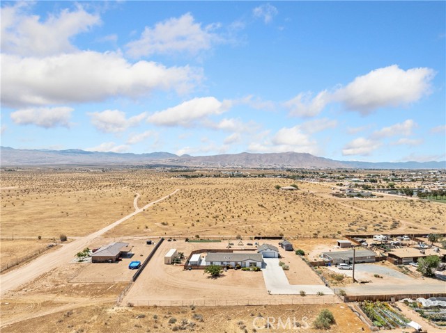 Detail Gallery Image 4 of 45 For 23099 Lucilla Rd, Apple Valley,  CA 92308 - 3 Beds | 2/1 Baths