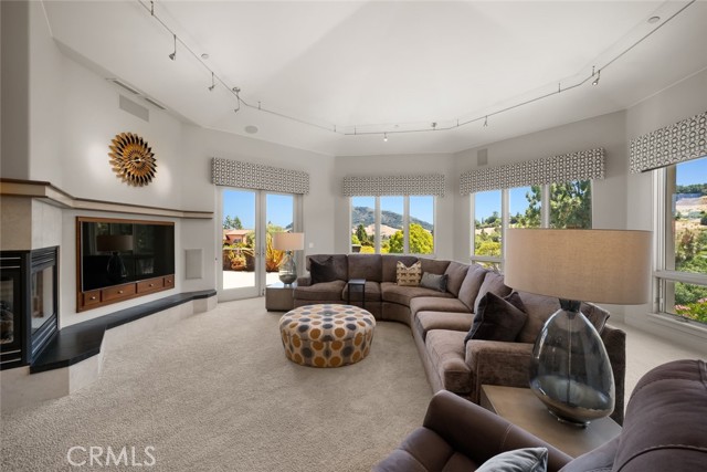 940 Pasatiempo Drive, San Luis Obispo CA: https://media.crmls.org/medias/49c8d03b-cba3-4608-97f9-5feb204747ac.jpg