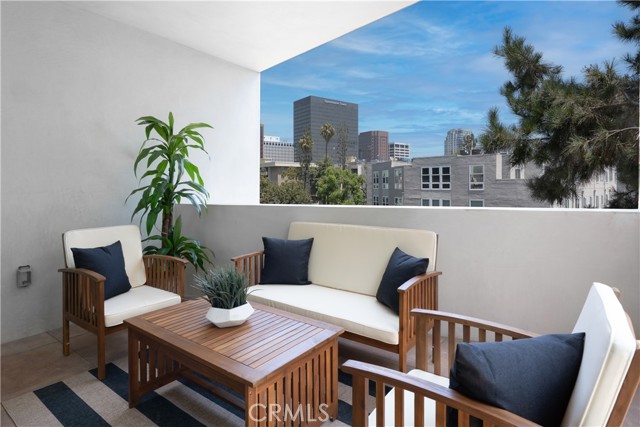 Detail Gallery Image 19 of 21 For 1361 Kelton Ave #403,  Los Angeles,  CA 90024 - 2 Beds | 2 Baths