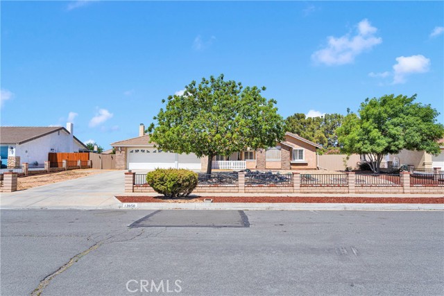 13950 High Falls Trail, Apple Valley CA: https://media.crmls.org/medias/49c91b7c-30f3-4d00-84ef-80df1f343cc7.jpg