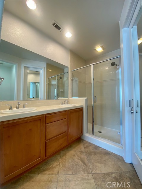2750 Oak Hill Drive, Ontario CA: https://media.crmls.org/medias/49c95c27-08be-4f9b-bb17-d619a0c893d4.jpg