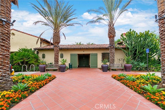 4 Baffin bay, Newport Coast CA: https://media.crmls.org/medias/49ca1236-2752-4d9e-82ee-ea772940600a.jpg
