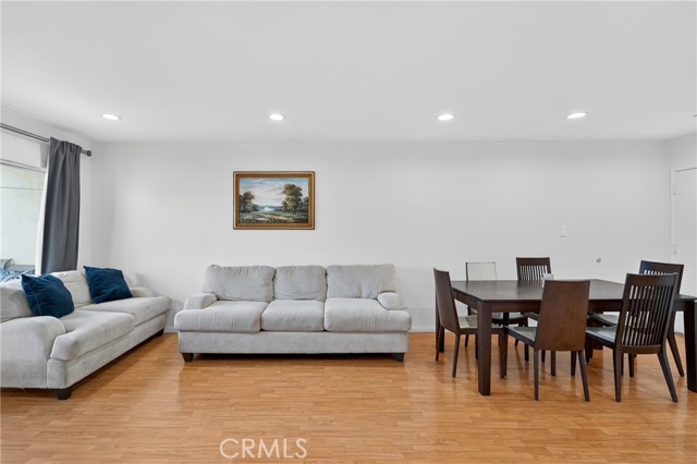 Detail Gallery Image 3 of 23 For 7826 Laurel Canyon Bld #17,  North Hollywood,  CA 91605 - 2 Beds | 1/1 Baths