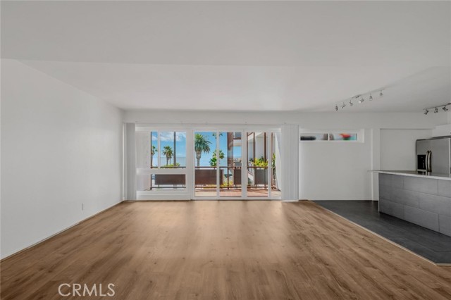 330 Cliff Drive, Laguna Beach CA: https://media.crmls.org/medias/49cb5e71-79a4-4a1e-b6f9-800d1cb45882.jpg