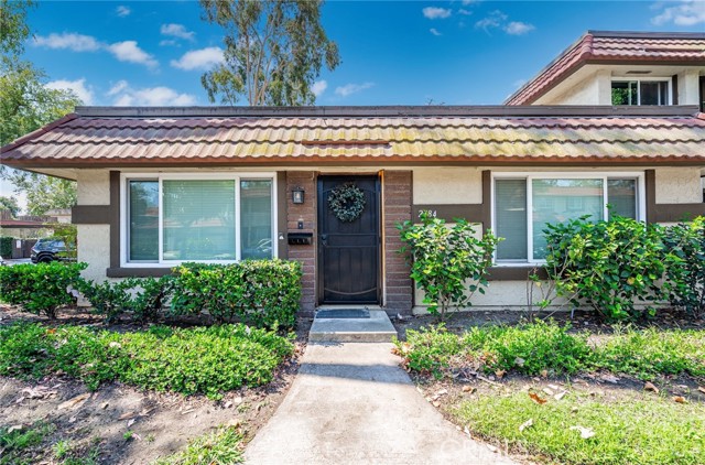 Detail Gallery Image 2 of 38 For 2784 W Pepper Tree Dr, Anaheim,  CA 92801 - 3 Beds | 2 Baths