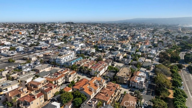 625 9th Street, Hermosa Beach, California 90254, 3 Bedrooms Bedrooms, ,2 BathroomsBathrooms,Residential,For Sale,9th,SB24205866