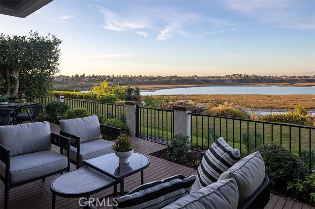 Detail Gallery Image 22 of 28 For 2175 Vista Entrada, Newport Beach,  CA 92660 - 3 Beds | 2/1 Baths