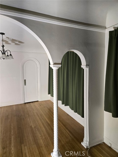 Detail Gallery Image 9 of 27 For 1731 Winona, Hollywood,  CA 90027 - 2 Beds | 1 Baths