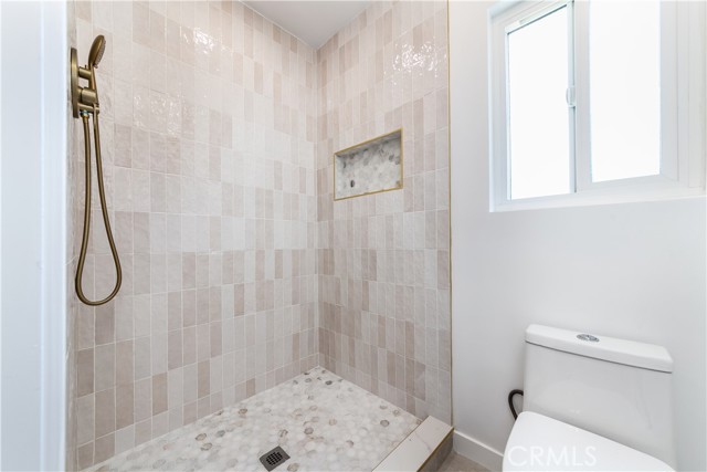 Detail Gallery Image 24 of 27 For 9038 Whitaker Ave, Northridge,  CA 91343 - 5 Beds | 2/1 Baths