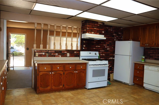 Detail Gallery Image 2 of 18 For 9632 Juniper St, Apple Valley,  CA 92308 - 5 Beds | 3 Baths