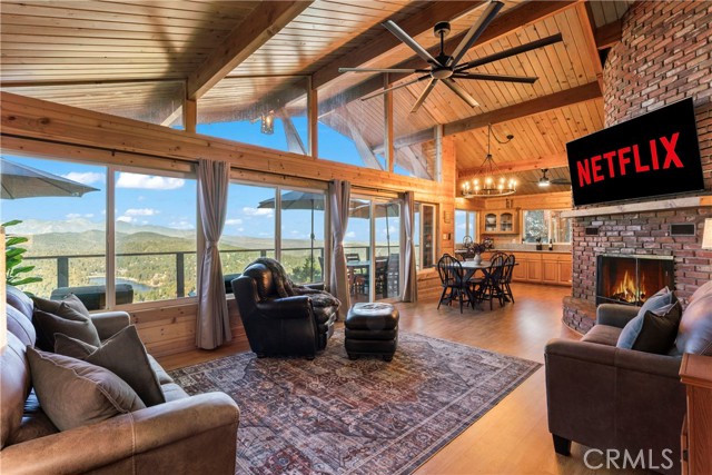 Detail Gallery Image 6 of 44 For 816 Chamois Dr, Crestline,  CA 92325 - 3 Beds | 2/1 Baths