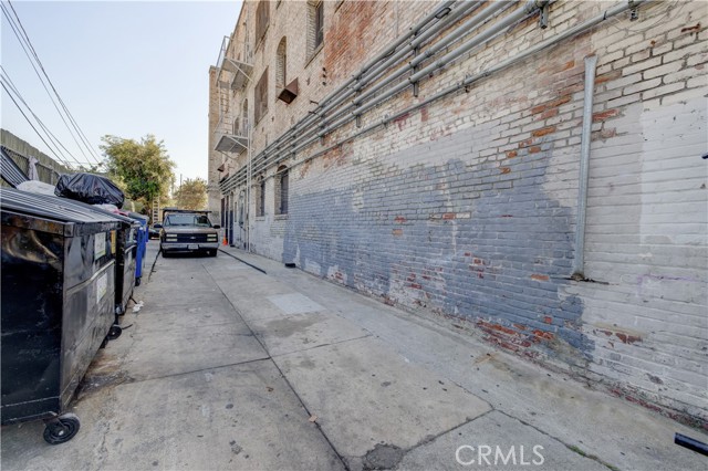 2709 Pico Boulevard, Los Angeles, California 90006, ,Multi-Family,For Sale,Pico,SB24052600