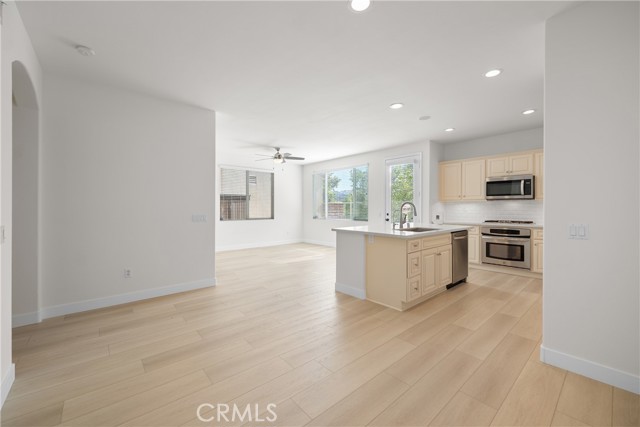 Detail Gallery Image 9 of 42 For 28907 Mirada Circulo, Valencia,  CA 91354 - 3 Beds | 3 Baths