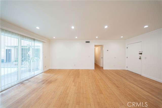 Detail Gallery Image 10 of 28 For 310 N Jackson St #104,  Glendale,  CA 91206 - 2 Beds | 2 Baths