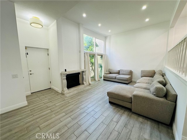 Detail Gallery Image 7 of 28 For 6238 1/2 Shoup Ave, Woodland Hills,  CA 91367 - 2 Beds | 2/1 Baths