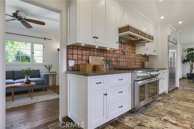 516 E Stocker Street, Glendale CA: https://media.crmls.org/medias/49d038eb-8898-4e85-9532-e40ede754c78.jpg