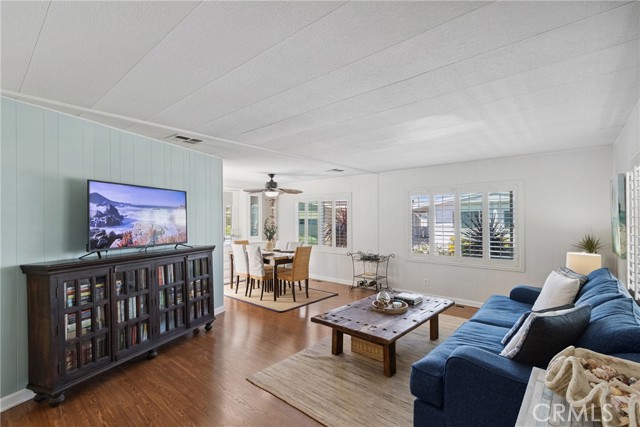 20701 Beach Boulevard, Huntington Beach CA: https://media.crmls.org/medias/49d12e54-bcbd-4419-936b-f2ce5f097330.jpg
