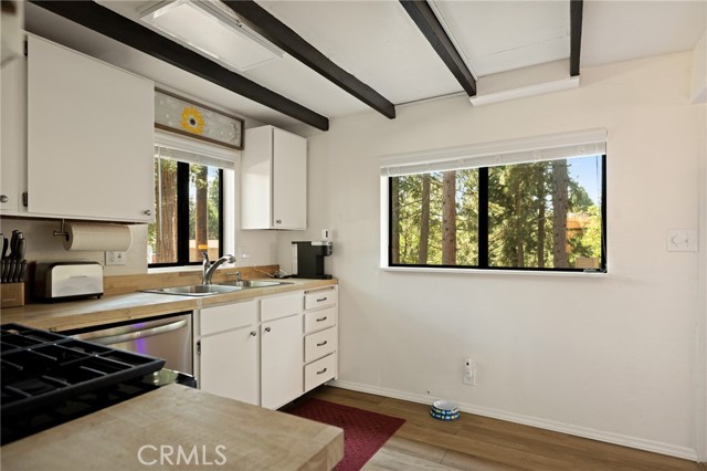 Detail Gallery Image 9 of 17 For 2398 Whispering Pines Dr, Running Springs,  CA 92382 - 2 Beds | 1 Baths