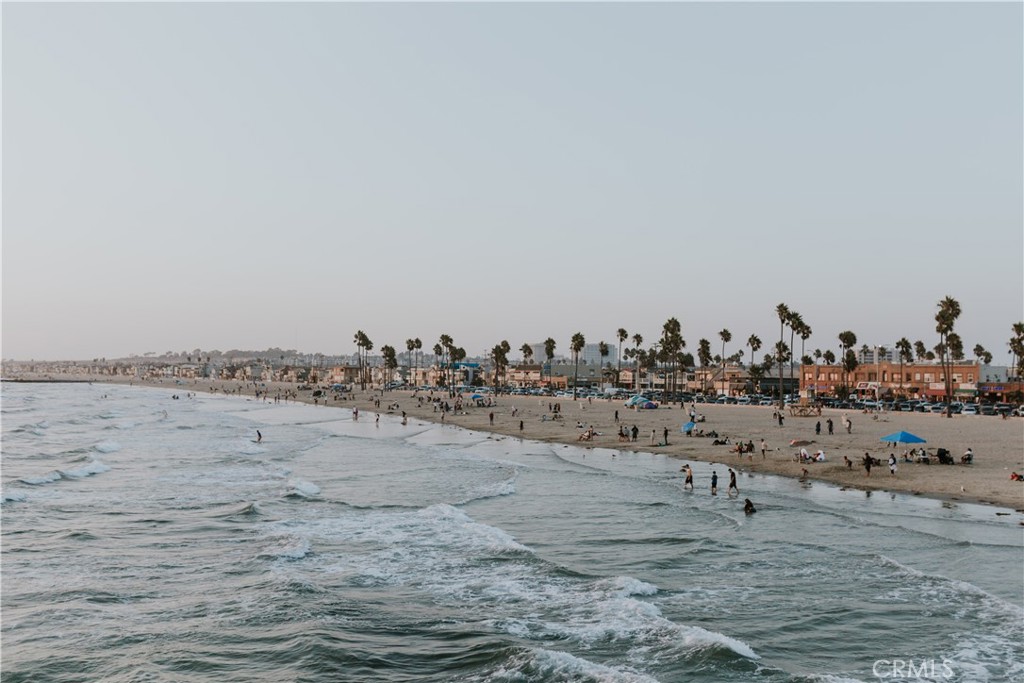 https://media.crmls.org/medias/49d165f6-184f-4ff2-8e45-0208a90f51fc.jpg?preset=X-Large