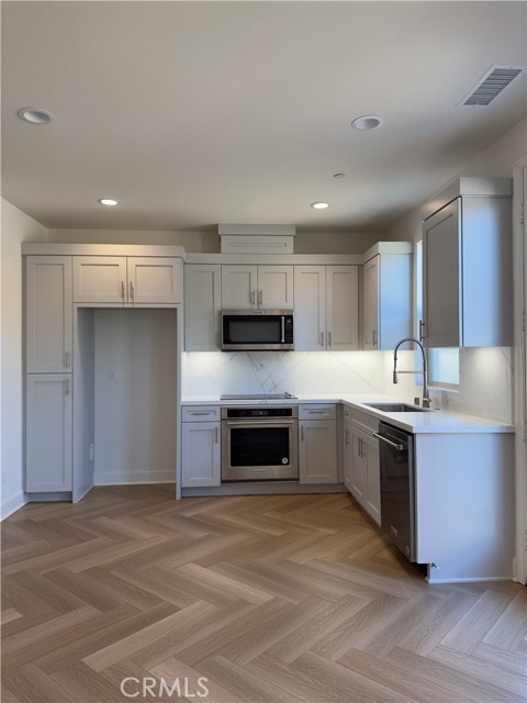 Detail Gallery Image 7 of 41 For 17532 Cameron Ln, Huntington Beach,  CA 92647 - 3 Beds | 2/1 Baths